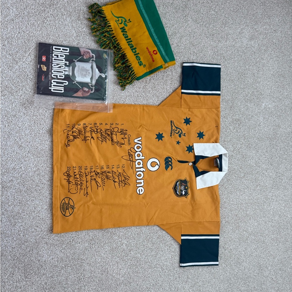 Men’s Bledisloe Cup Rugby Shirt - Gold and Green signed by all players